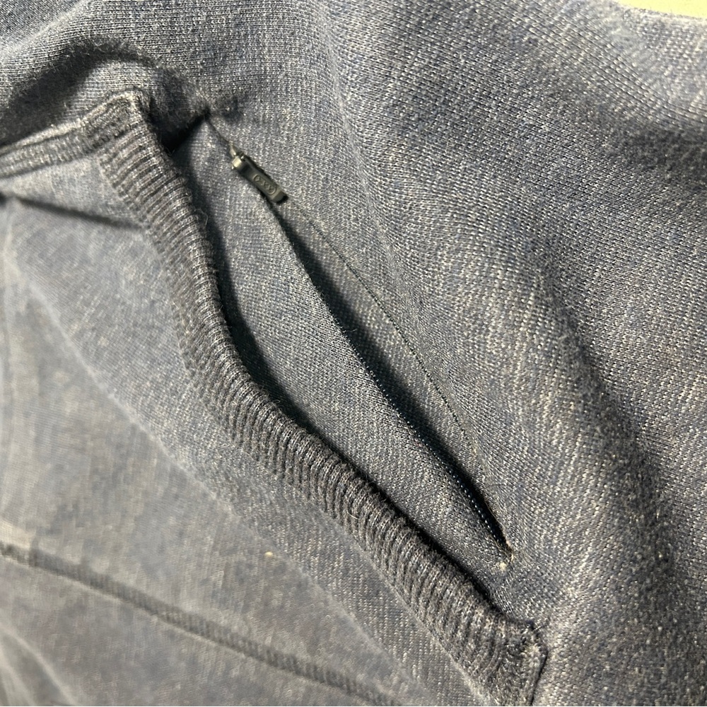 Mountain Hardware pullover - Picture 3 of 5